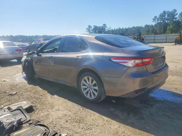 4T1B11HK1JU627409 2018 TOYOTA CAMRY - Image 2