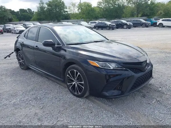 4T1B11HK1JU628463 2018 TOYOTA CAMRY - Image 1