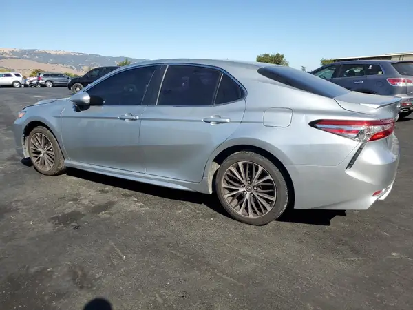 4T1B11HK1JU628513 2018 TOYOTA CAMRY - Image 2