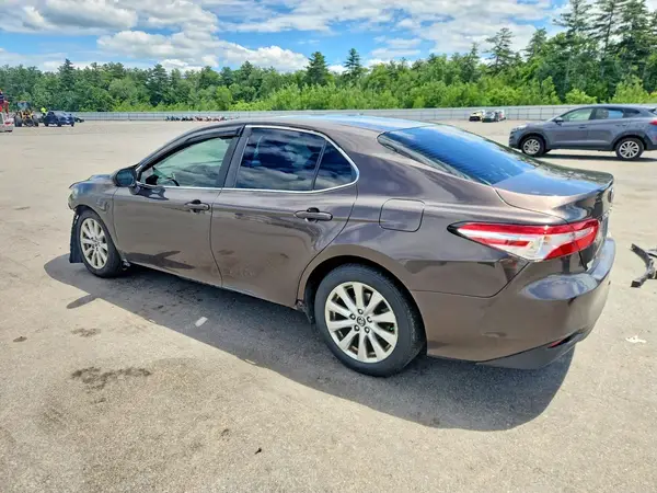 4T1B11HK1JU629063 2018 TOYOTA CAMRY - Image 2
