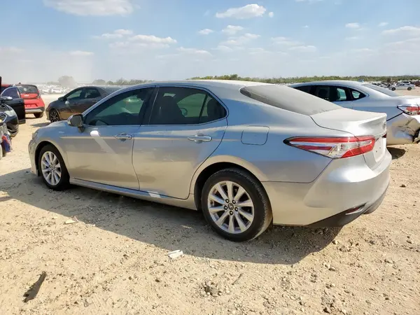 4T1B11HK1JU631377 2018 TOYOTA CAMRY - Image 2