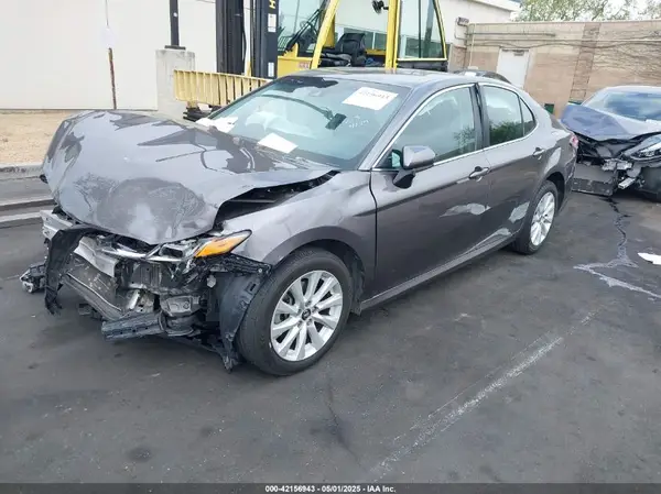 4T1B11HK1JU631928 2018 TOYOTA CAMRY - Image 2
