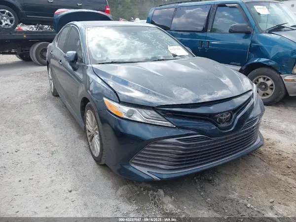 4T1B11HK1JU632058 2018 TOYOTA CAMRY - Image 1