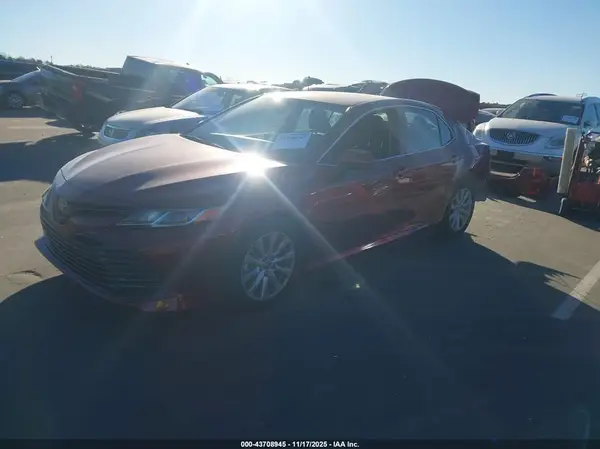 4T1B11HK1JU632870 2018 TOYOTA CAMRY - Image 2