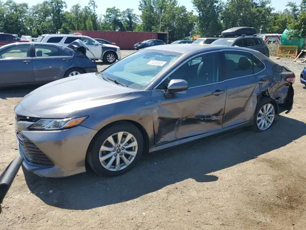 4T1B11HK1JU633212 2018 TOYOTA CAMRY - Image 1