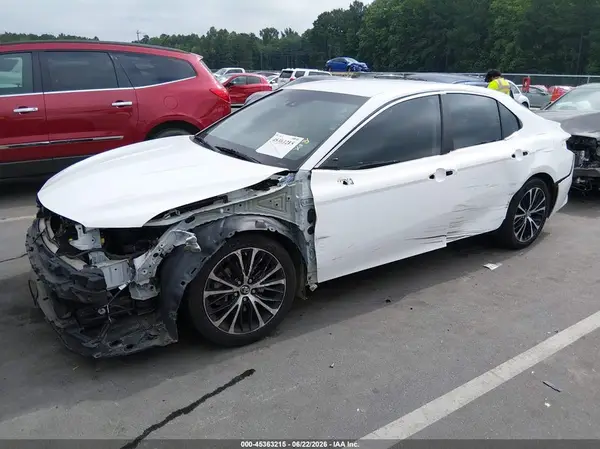 4T1B11HK1JU633453 2018 TOYOTA CAMRY - Image 2