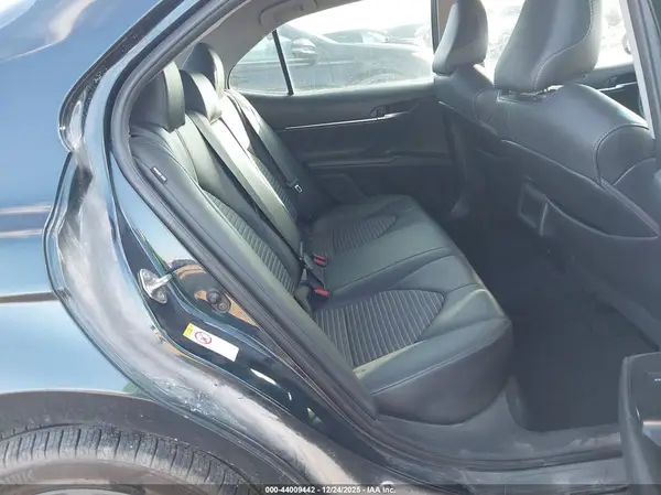4T1B11HK1JU634053 2018 TOYOTA CAMRY - Image 8