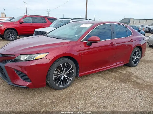 4T1B11HK1JU634540 2018 TOYOTA CAMRY - Image 2