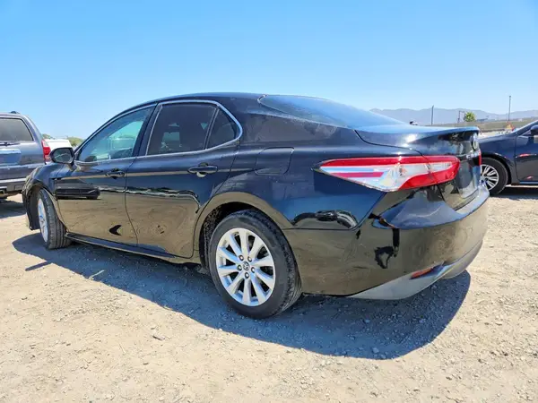 4T1B11HK1JU636384 2018 TOYOTA CAMRY - Image 2