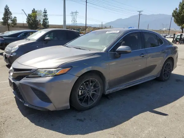 4T1B11HK1JU636823 2018 TOYOTA CAMRY - Image 1