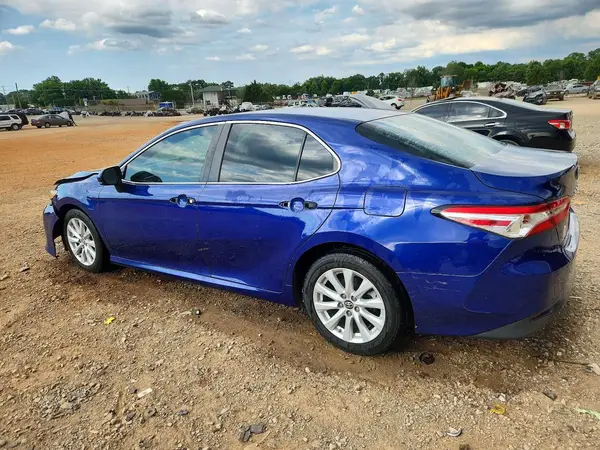 4T1B11HK1JU637082 2018 TOYOTA CAMRY - Image 2
