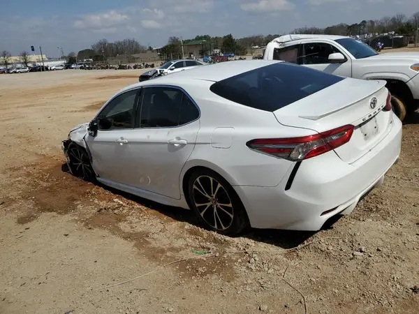 4T1B11HK1JU637714 2018 TOYOTA CAMRY - Image 2