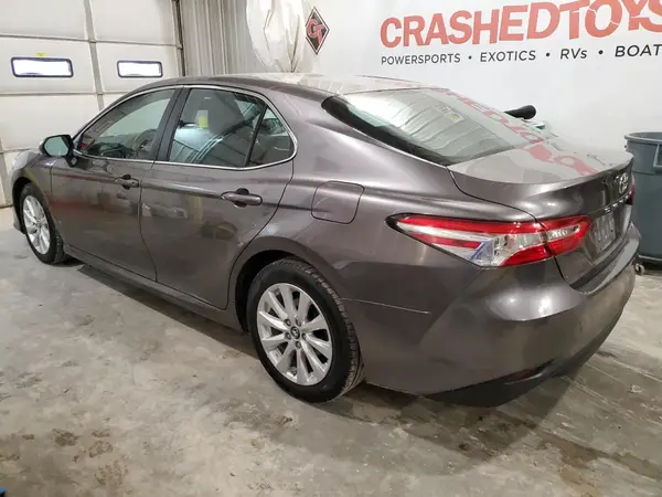 4T1B11HK1JU639141 2018 TOYOTA CAMRY - Image 2
