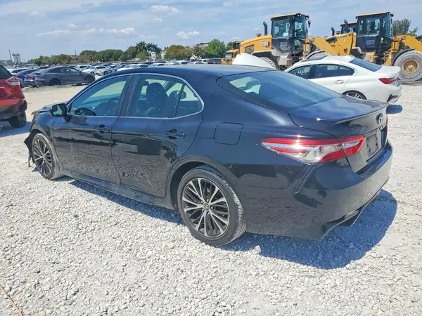 4T1B11HK1JU640709 2018 TOYOTA CAMRY - Image 2