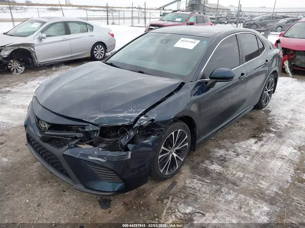 4T1B11HK1JU640788 2018 TOYOTA CAMRY - Image 2