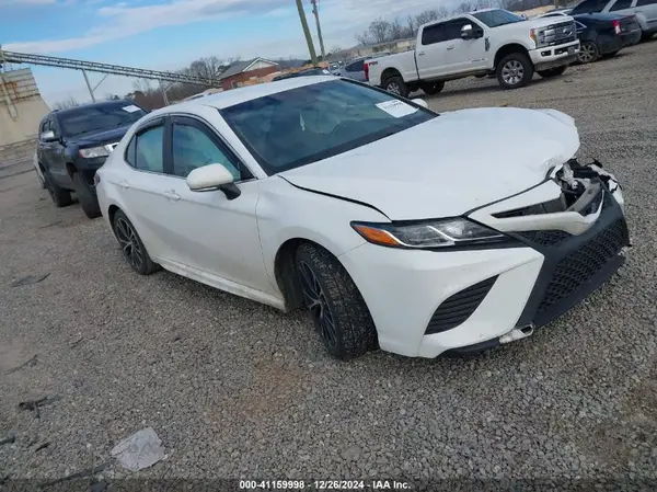 4T1B11HK1JU641813 2018 TOYOTA CAMRY - Image 1