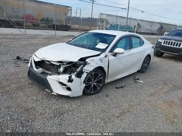 4T1B11HK1JU641813 2018 TOYOTA CAMRY - Image 2