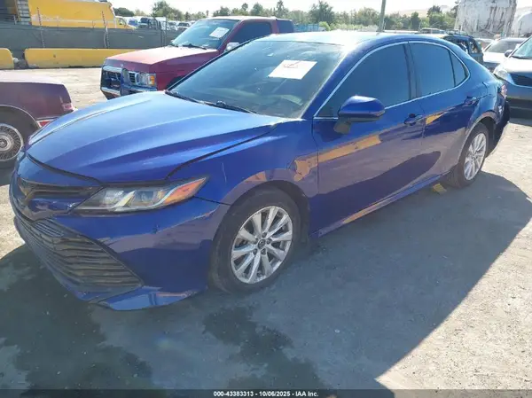 4T1B11HK1JU646011 2018 TOYOTA CAMRY - Image 2