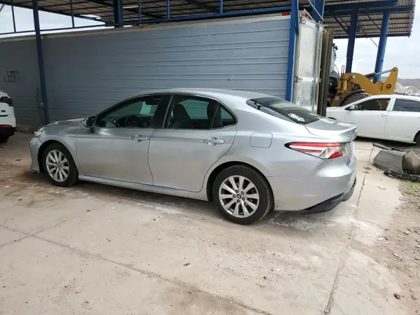 4T1B11HK1JU646347 2018 TOYOTA CAMRY - Image 2