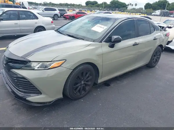 4T1B11HK1JU648101 2018 TOYOTA CAMRY - Image 2