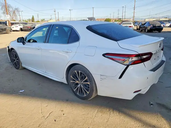 4T1B11HK1JU649622 2018 TOYOTA CAMRY - Image 2