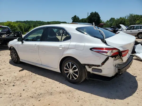 4T1B11HK1JU654058 2018 TOYOTA CAMRY - Image 2