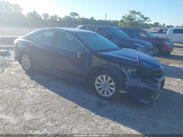 4T1B11HK1JU656506 2018 TOYOTA CAMRY - Image 1