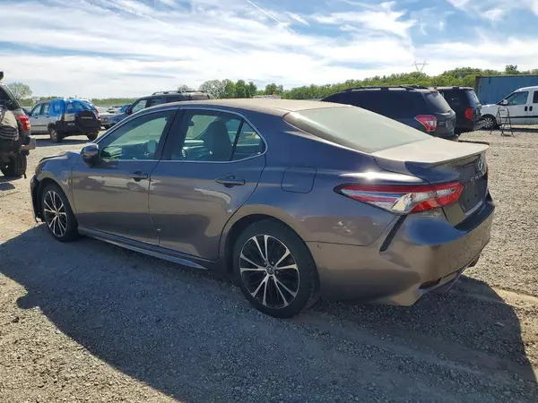 4T1B11HK1JU657929 2018 TOYOTA CAMRY - Image 2