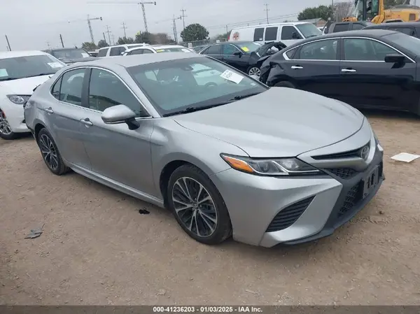 4T1B11HK1JU658269 2018 TOYOTA CAMRY - Image 1