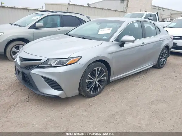 4T1B11HK1JU658269 2018 TOYOTA CAMRY - Image 2