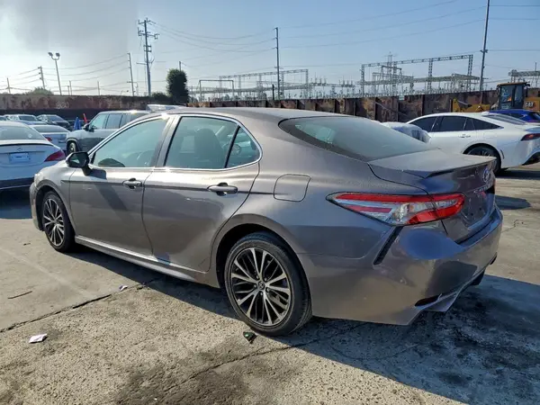 4T1B11HK1JU658272 2018 TOYOTA CAMRY - Image 2