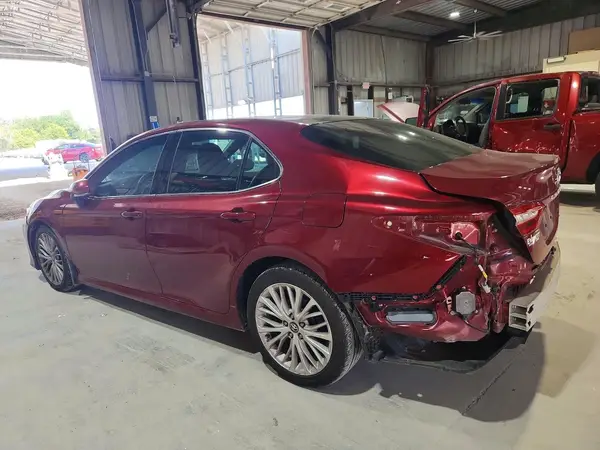 4T1B11HK1JU658899 2018 TOYOTA CAMRY - Image 2