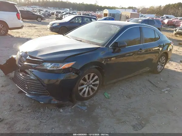 4T1B11HK1JU661429 2018 TOYOTA CAMRY - Image 2