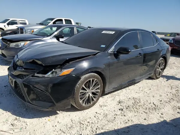 4T1B11HK1JU662029 2018 TOYOTA CAMRY - Image 1