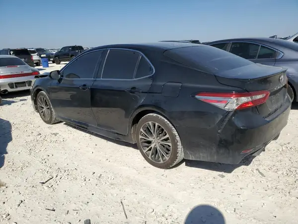 4T1B11HK1JU662029 2018 TOYOTA CAMRY - Image 2