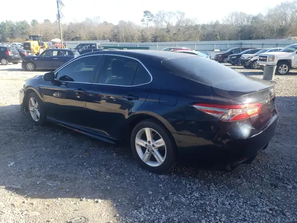 4T1B11HK1JU662841 2018 TOYOTA CAMRY - Image 2