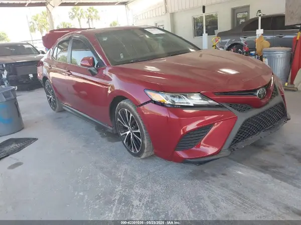 4T1B11HK1JU663035 2018 TOYOTA CAMRY - Image 1