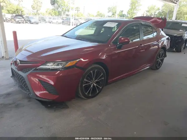 4T1B11HK1JU663035 2018 TOYOTA CAMRY - Image 2