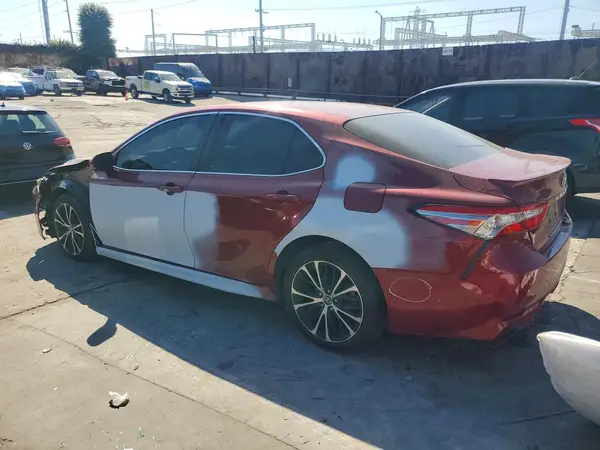 4T1B11HK1JU663634 2018 TOYOTA CAMRY - Image 2