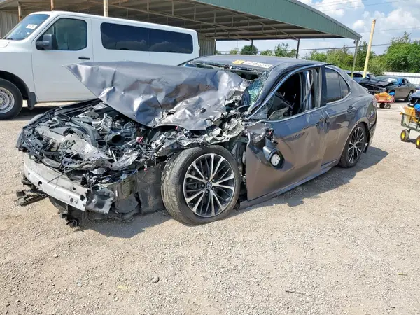 4T1B11HK1JU663696 2018 TOYOTA CAMRY - Image 1