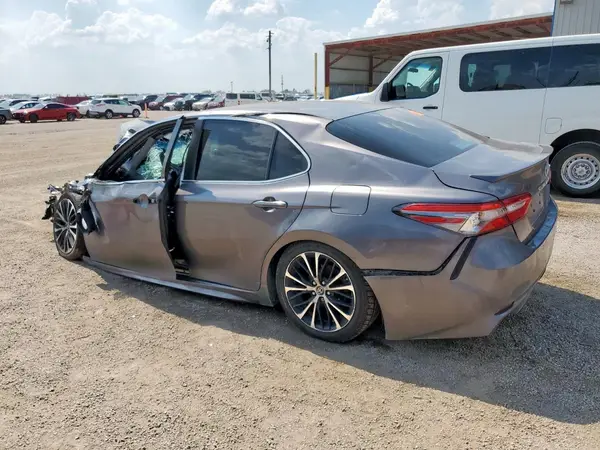4T1B11HK1JU663696 2018 TOYOTA CAMRY - Image 2