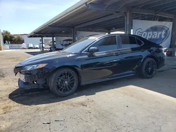 4T1B11HK1JU663990 2018 TOYOTA CAMRY - Image 1
