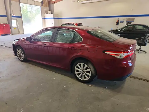 4T1B11HK1JU664038 2018 TOYOTA CAMRY - Image 2