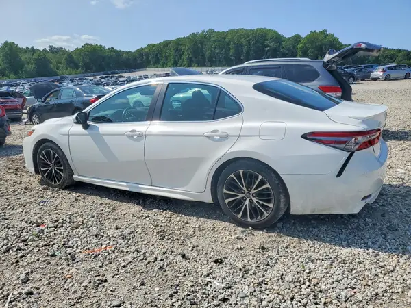 4T1B11HK1JU664833 2018 TOYOTA CAMRY - Image 2