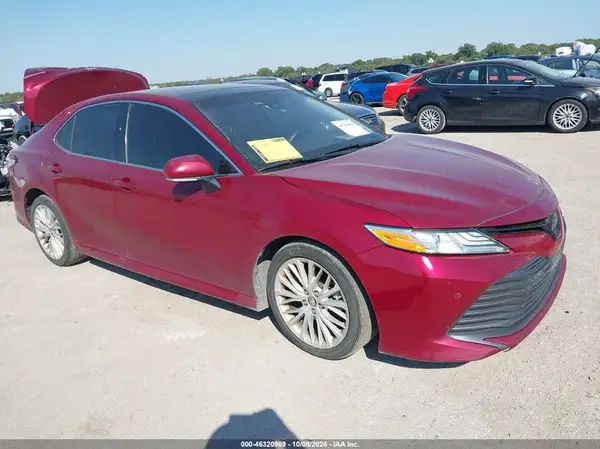 4T1B11HK1JU665075 2018 TOYOTA CAMRY - Image 1
