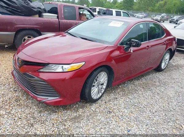 4T1B11HK1JU665948 2018 TOYOTA CAMRY - Image 2