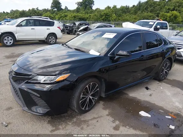 4T1B11HK1JU665996 2018 TOYOTA CAMRY - Image 2