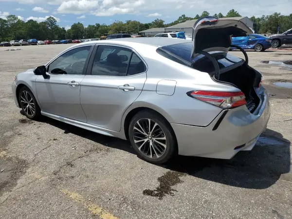 4T1B11HK1JU666257 2018 TOYOTA CAMRY - Image 2