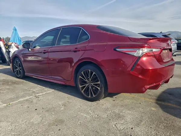4T1B11HK1JU666890 2018 TOYOTA CAMRY - Image 2