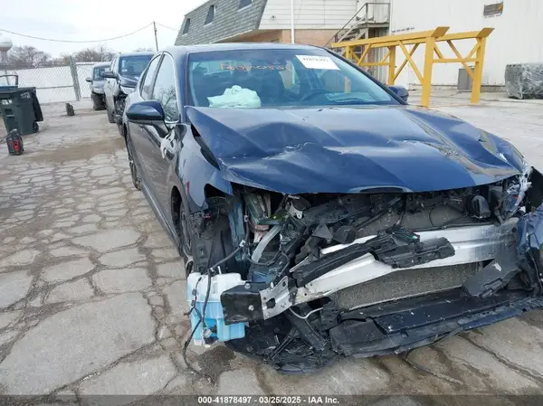 4T1B11HK1JU667277 2018 TOYOTA CAMRY - Image 1